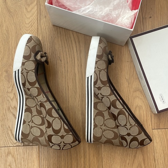 Authentic Coach wedge shoes sz 10 in excellent used conditions. - Picture 5 of 10
